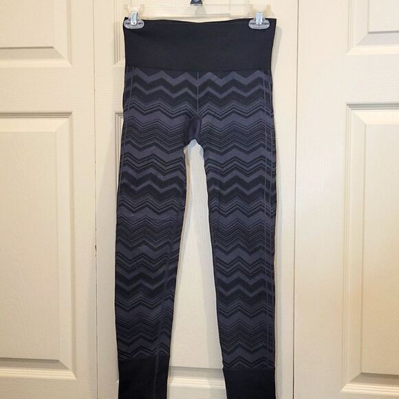 Lululemon Black and Gray Compression Leggings Size 4 - Picture 2 of 7